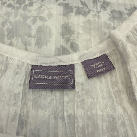 Laura Scott women’s White Floral Lace Blouse - Picture 3 of 3